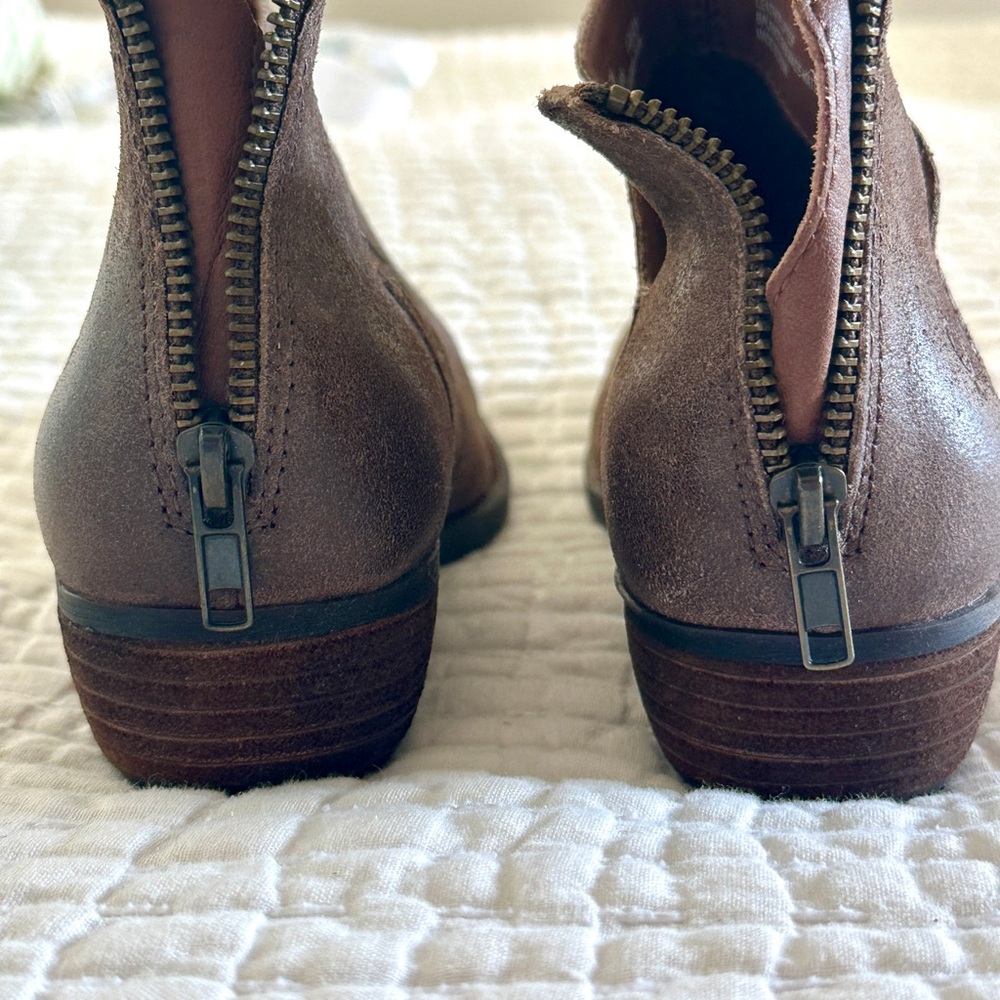 Born Kerri Women’s ankle boots new size 9 women’s Taupe distress - Picture 4 of 10
